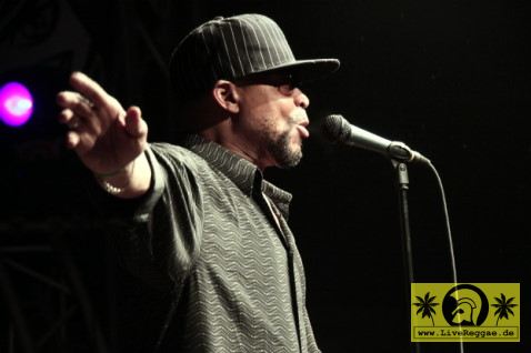 Dave Barker (Jam) with Soulfood International 14. This Is Ska Festival - Wasserburg, Rosslau 18. Juni 2010 (10).JPG